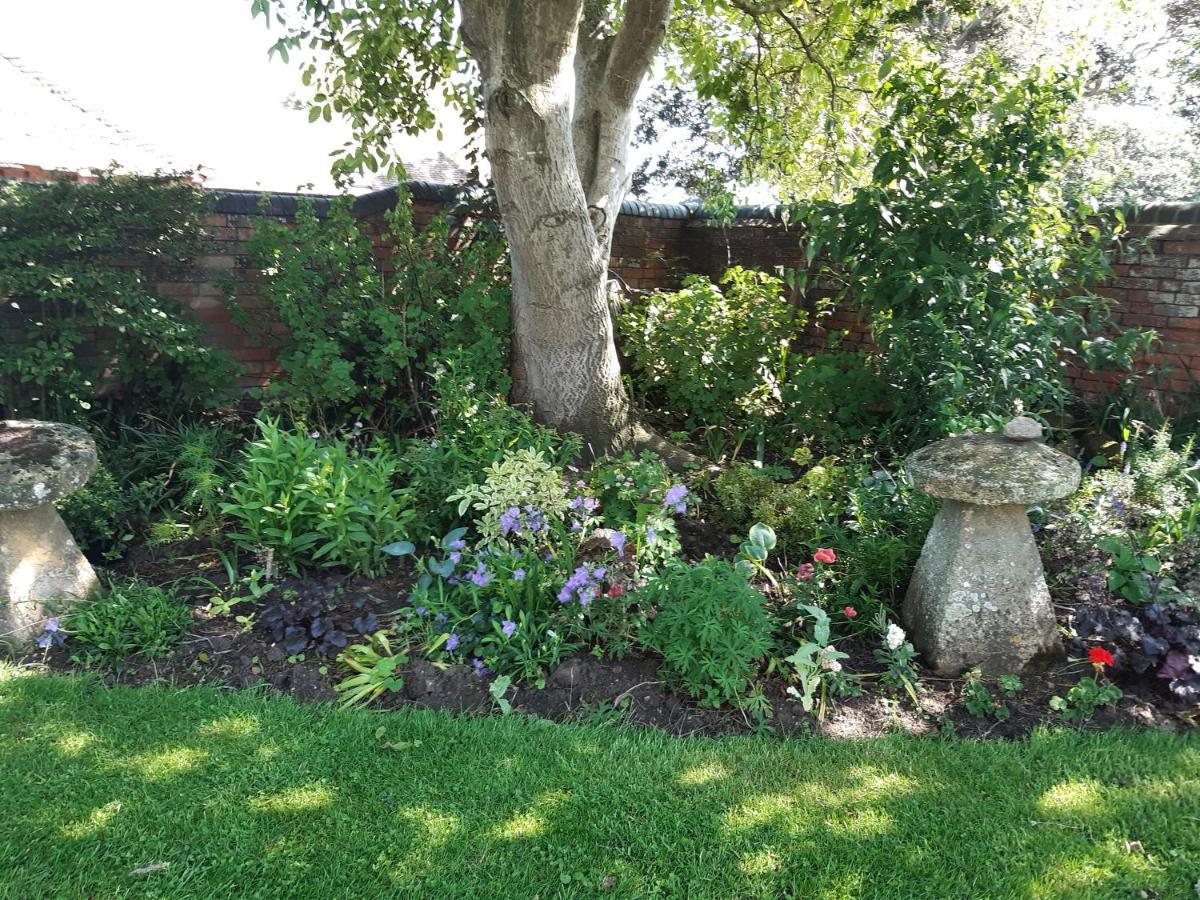 Whitchurch Farm Guesthouse 앨더민스터 외부 사진